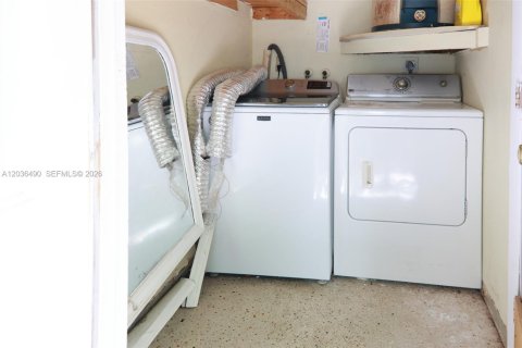 Снять в аренду виллу или дом в Холливуд, Флорида 4 спальни, 152.27м2, № 2084455 - фото 17