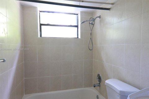 Снять в аренду виллу или дом в Холливуд, Флорида 4 спальни, 152.27м2, № 2084455 - фото 14