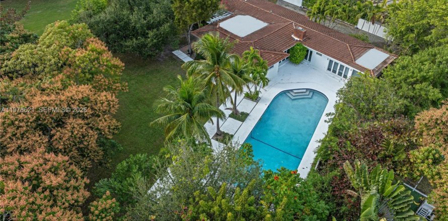 Casa en South Miami, Florida 4 dormitorios, 238.48 m2 № 2079148