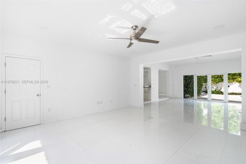 Casa en alquiler en South Miami, Florida, 4 dormitorios, 238.48 m2 № 2079148 - foto 13
