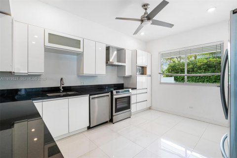 Casa en alquiler en South Miami, Florida, 4 dormitorios, 238.48 m2 № 2079148 - foto 10