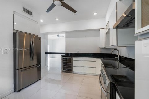 Casa en alquiler en South Miami, Florida, 4 dormitorios, 238.48 m2 № 2079148 - foto 11