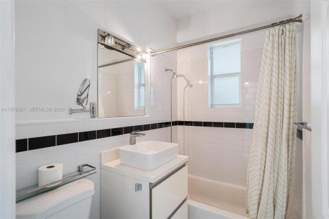Casa en alquiler en South Miami, Florida, 4 dormitorios, 238.48 m2 № 2079148 - foto 15