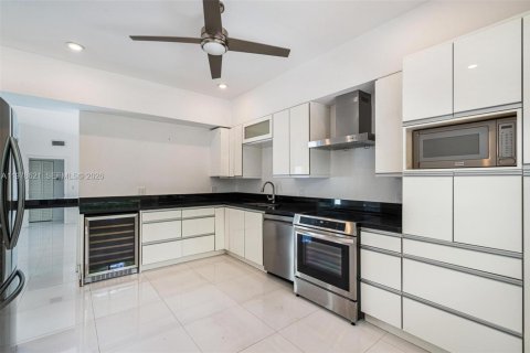 Casa en alquiler en South Miami, Florida, 4 dormitorios, 238.48 m2 № 2079148 - foto 12