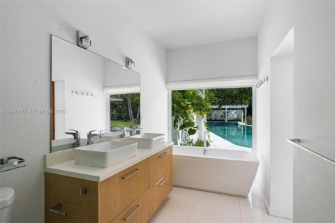 Casa en alquiler en South Miami, Florida, 4 dormitorios, 238.48 m2 № 2079148 - foto 8