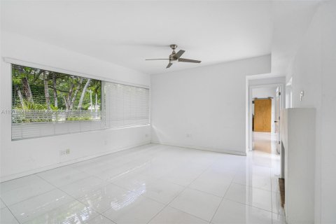 Casa en alquiler en South Miami, Florida, 4 dormitorios, 238.48 m2 № 2079148 - foto 7