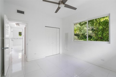 Casa en alquiler en South Miami, Florida, 4 dormitorios, 238.48 m2 № 2079148 - foto 16