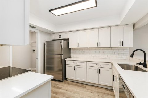 Condo in Lakeland, Florida, 2 bedrooms № 2410451 - photo 3