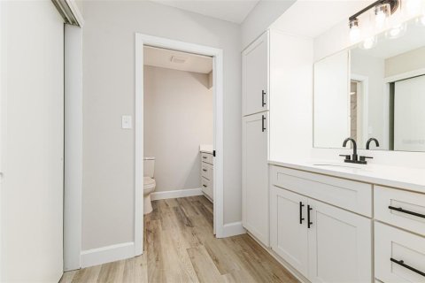 Condo in Lakeland, Florida, 2 bedrooms № 2410451 - photo 7