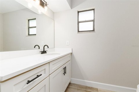 Condo in Lakeland, Florida, 2 bedrooms № 2410451 - photo 16