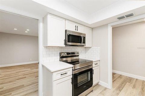 Condo in Lakeland, Florida, 2 bedrooms № 2410451 - photo 4