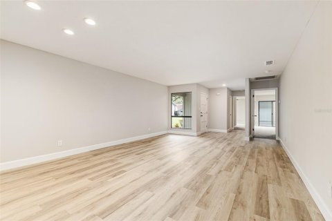 Condo in Lakeland, Florida, 2 bedrooms № 2410451 - photo 11