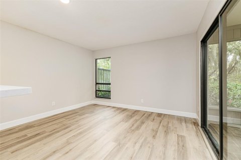 Condo in Lakeland, Florida, 2 bedrooms № 2410451 - photo 12