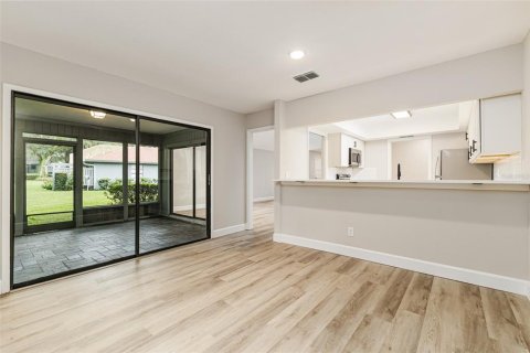 Condo in Lakeland, Florida, 2 bedrooms № 2410451 - photo 9