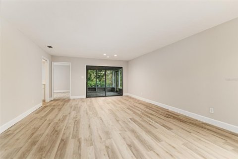 Condo in Lakeland, Florida, 2 bedrooms № 2410451 - photo 10