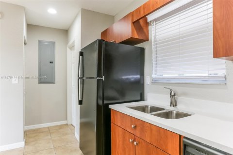 Снять в аренду виллу или дом в Холливуд, Флорида 3 спальни, 121.98м2, № 1928631 - фото 7