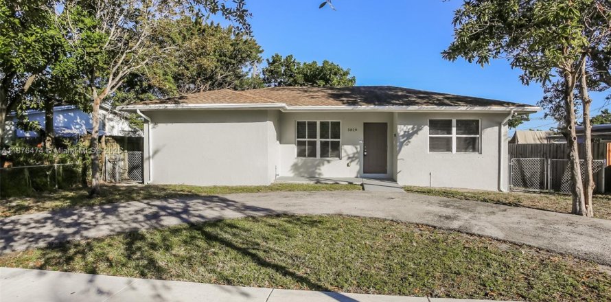 Дом в Холливуд, Флорида 3 спальни, 121.98м2 № 1928631