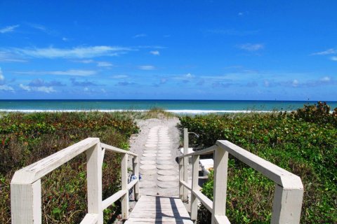 House in Delray Beach, Florida 2 bedrooms, 109.16 sq.m. № 1007331 - photo 1