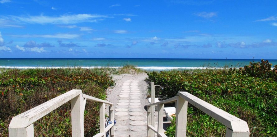 House in Delray Beach, Florida 2 bedrooms, 109.16 sq.m. № 1007331