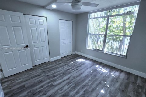 Condo in Lauderhill, Florida, 3 bedrooms  № 1737534 - photo 19