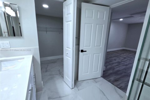 Condo in Lauderhill, Florida, 3 bedrooms  № 1737534 - photo 28