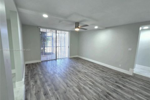 Condo in Lauderhill, Florida, 3 bedrooms  № 1737534 - photo 4
