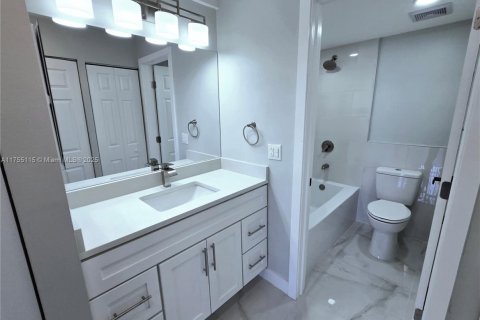 Condo in Lauderhill, Florida, 3 bedrooms  № 1737534 - photo 16