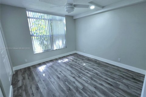 Condo in Lauderhill, Florida, 3 bedrooms  № 1737534 - photo 20