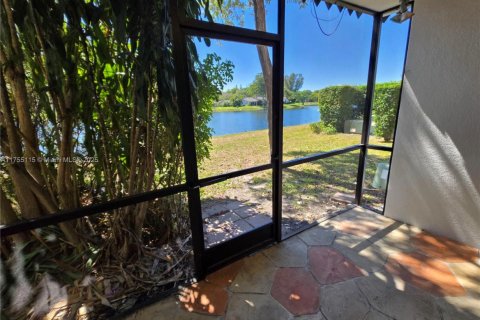 Condo in Lauderhill, Florida, 3 bedrooms  № 1737534 - photo 11