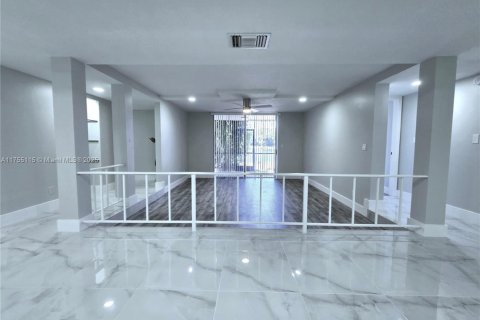 Condo in Lauderhill, Florida, 3 bedrooms  № 1737534 - photo 3