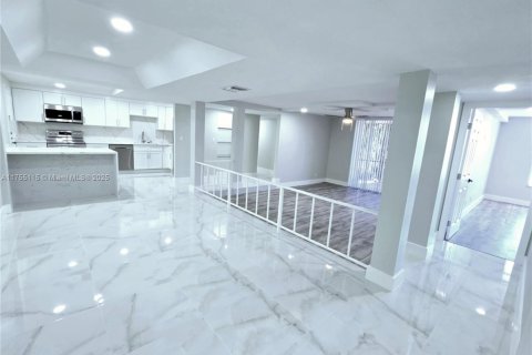 Condo in Lauderhill, Florida, 3 bedrooms  № 1737534 - photo 1