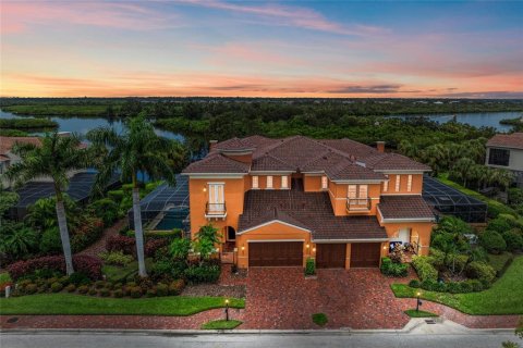 House in Bradenton, Florida 4 bedrooms, 301 sq.m. № 1908832 - photo 2