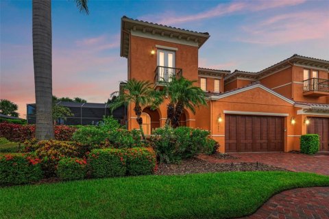 House in Bradenton, Florida 4 bedrooms, 301 sq.m. № 1908832 - photo 1