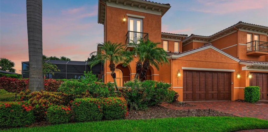 House in Bradenton, Florida 4 bedrooms, 301 sq.m. № 1908832