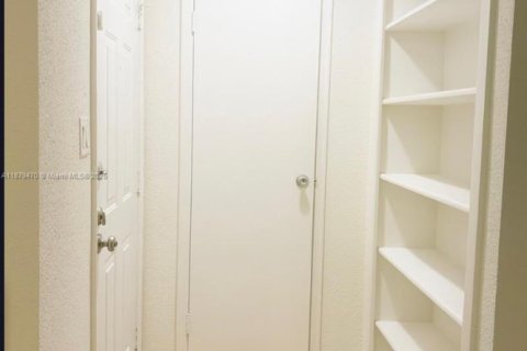 Condo in Coral Springs, Florida, 1 bedroom  № 1896313 - photo 5