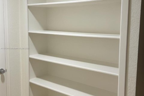 Condo in Coral Springs, Florida, 1 bedroom  № 1896313 - photo 8