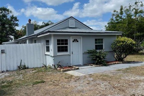 House in Davenport, Florida 2 bedrooms, 86.96 sq.m. № 1915193 - photo 1