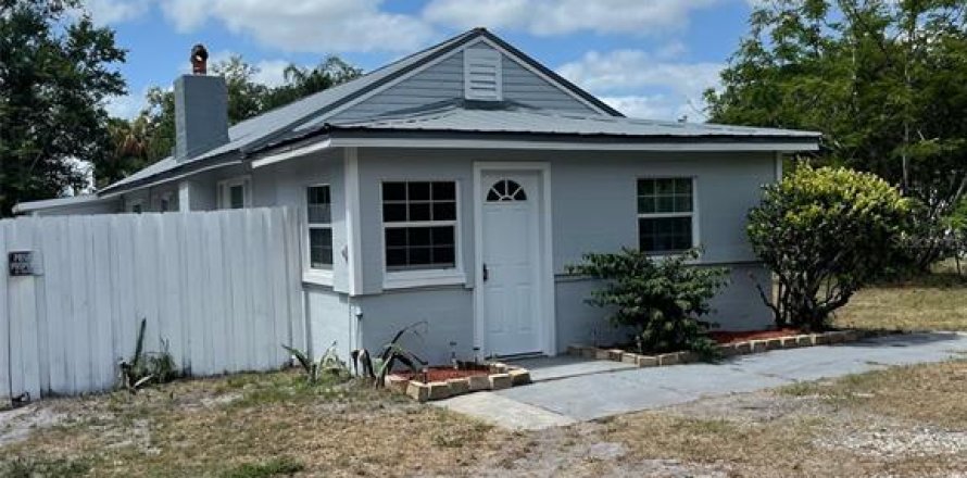 House in Davenport, Florida 2 bedrooms, 86.96 sq.m. № 1915193