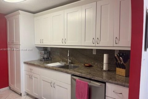 Copropriété à louer à Miami Beach, Floride: 1 chambre, 91.04 m2 № 2040412 - photo 24