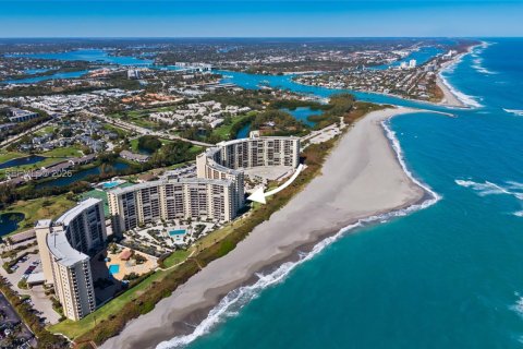 Condominio en Jupiter, Florida, 2 dormitorios  № 2033074