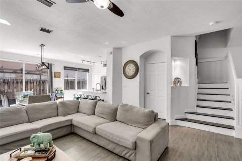 Adosado en venta en Miami, Florida, 4 dormitorios, 166.57 m2 № 1828204 - foto 5