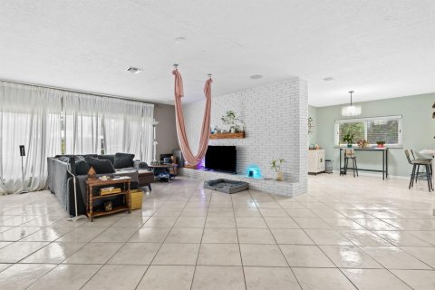 Villa ou maison à vendre à Hollywood, Floride: 3 chambres, 235.23 m2 № 2146604 - photo 25