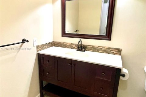 Condo in Davie, Florida, 2 bedrooms  № 1661173 - photo 14