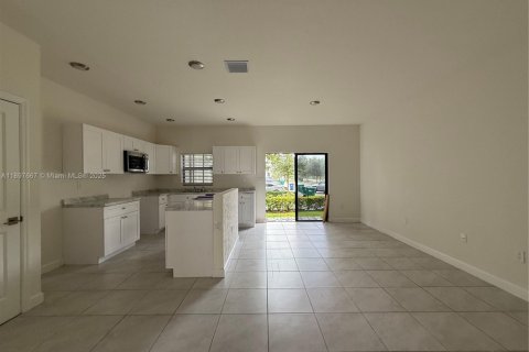 Townhouse in Florida City, Florida 3 bedrooms, 136.19 sq.m. № 2052745