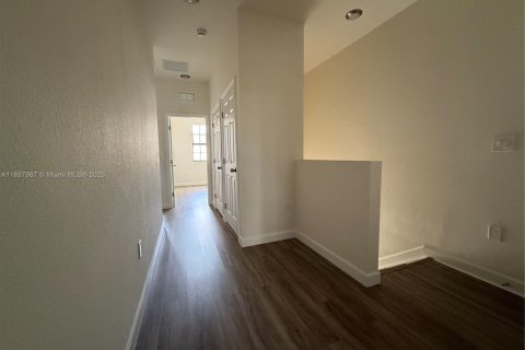 Townhouse in Florida City, Florida 3 bedrooms, 136.19 sq.m. № 2052745 - photo 9