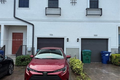 Townhouse in Florida City, Florida 3 bedrooms, 136.19 sq.m. № 2052745 - photo 2