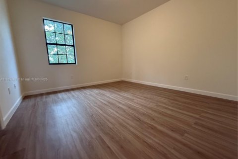 Townhouse in Florida City, Florida 3 bedrooms, 136.19 sq.m. № 2052745 - photo 6