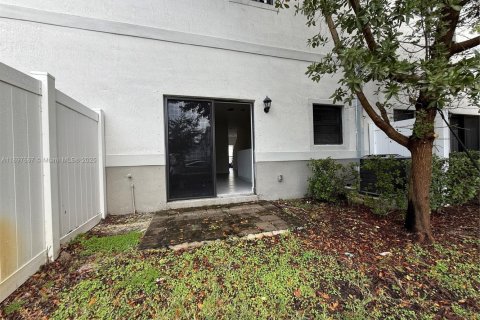 Townhouse in Florida City, Florida 3 bedrooms, 136.19 sq.m. № 2052745 - photo 15
