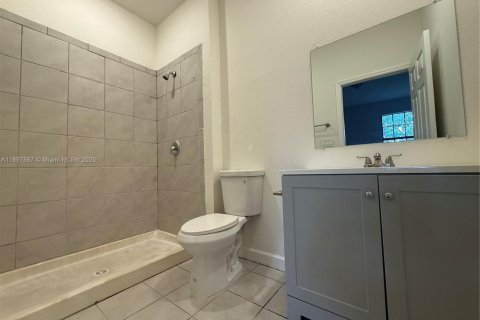 Townhouse in Florida City, Florida 3 bedrooms, 136.19 sq.m. № 2052745 - photo 8