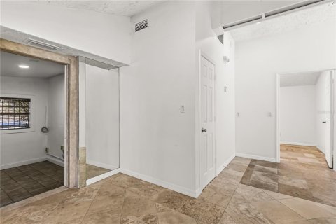 Immobilier commercial à louer à Longwood, Floride: 405.24 m2 № 2139981 - photo 23